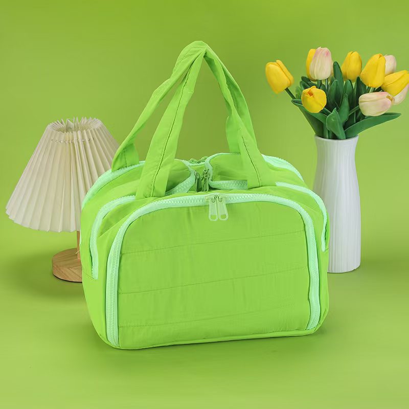 Fashionable and Simple 2025 New Style Makeup Bag, Large Capacity, Divided and Layered Toiletry Bag, Portable Travel Makeup Storage Bag