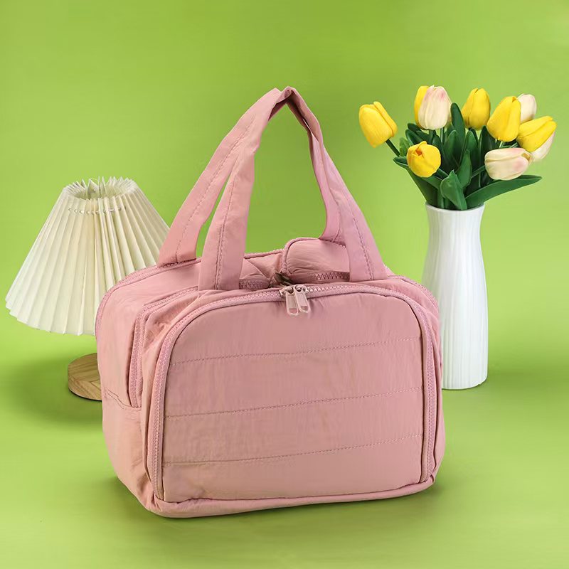 Fashionable and Simple 2025 New Style Makeup Bag, Large Capacity, Divided and Layered Toiletry Bag, Portable Travel Makeup Storage Bag
