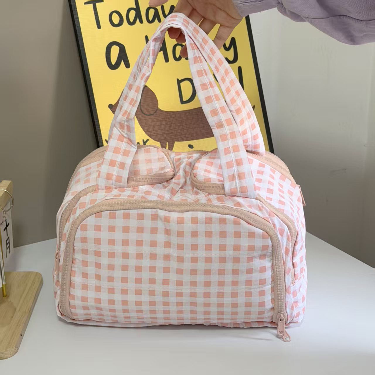 Fashionable and Simple 2025 New Style Makeup Bag, Large Capacity, Divided and Layered Toiletry Bag, Portable Travel Makeup Storage Bag