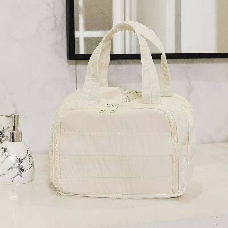Fashionable and Simple 2025 New Style Makeup Bag, Large Capacity, Divided and Layered Toiletry Bag, Portable Travel Makeup Storage Bag