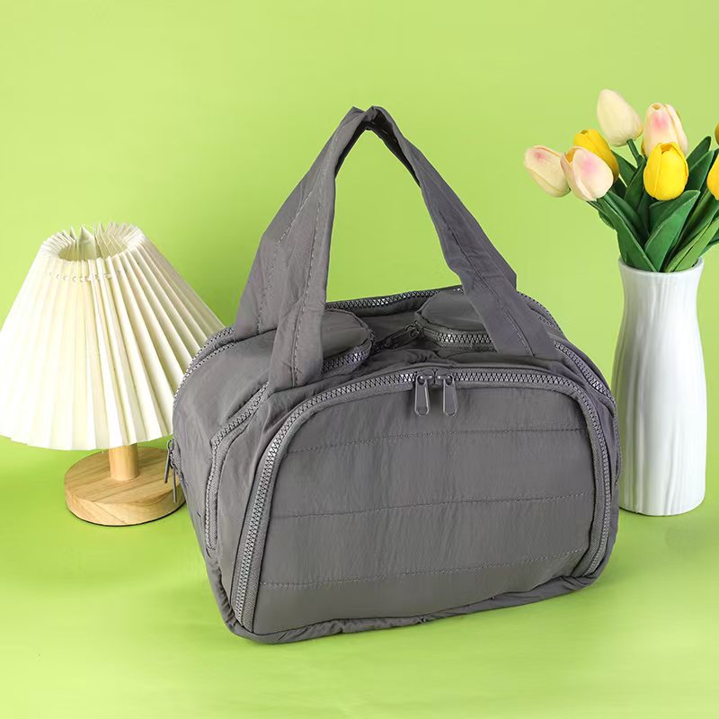 Fashionable and Simple 2025 New Style Makeup Bag, Large Capacity, Divided and Layered Toiletry Bag, Portable Travel Makeup Storage Bag