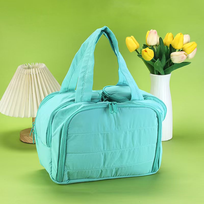 Fashionable and Simple 2025 New Style Makeup Bag, Large Capacity, Divided and Layered Toiletry Bag, Portable Travel Makeup Storage Bag