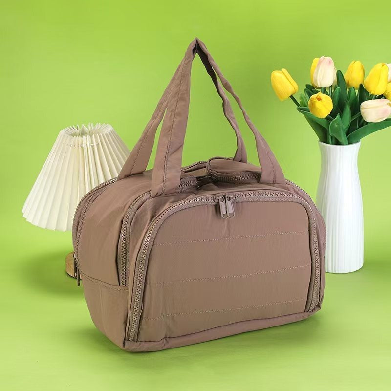 Fashionable and Simple 2025 New Style Makeup Bag, Large Capacity, Divided and Layered Toiletry Bag, Portable Travel Makeup Storage Bag